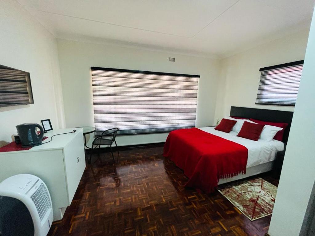 Ithonsi Guesthouse And Spa Kempton Park Exterior foto