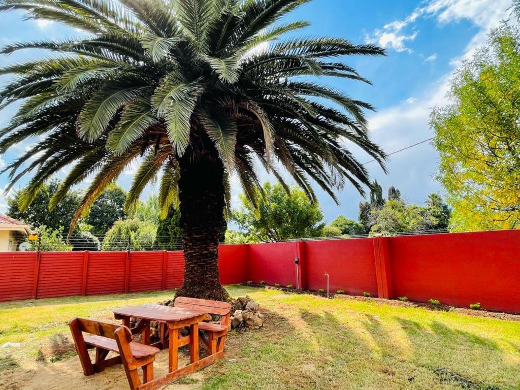 Ithonsi Guesthouse And Spa Kempton Park Exterior foto
